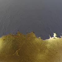 PostKrisi 49 - fiberglass bianco / foglia color oro